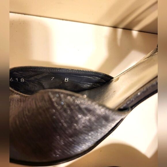 Stuart Weitzman Pewter Silk w/Swarovski Crystal Heels Pumps sz.7 Ret $345 EUC - Picture 7 of 9